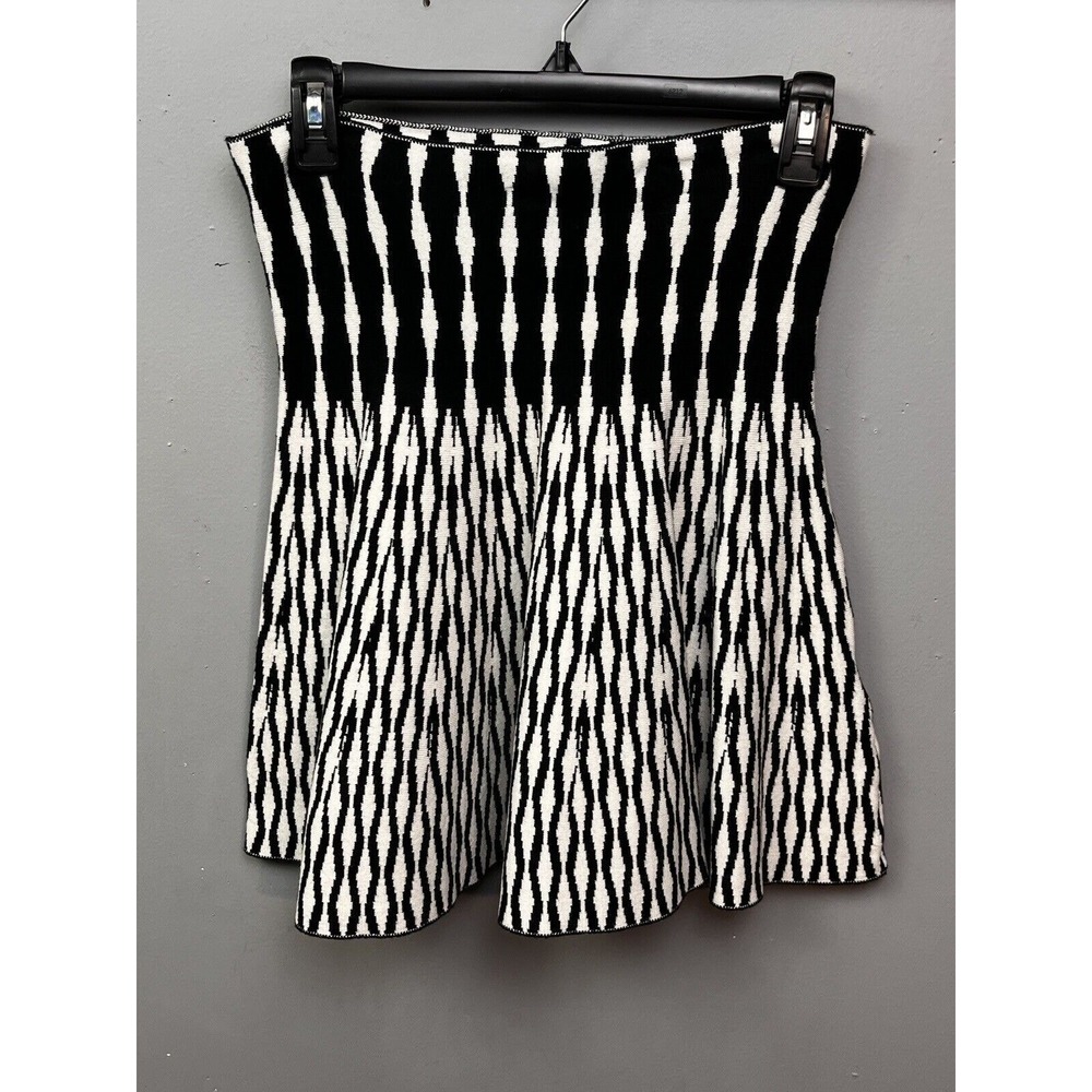 Max Studio Skirt Women S/M Black White Geometric Knit Fit‎ & Flare Mini 6707510B